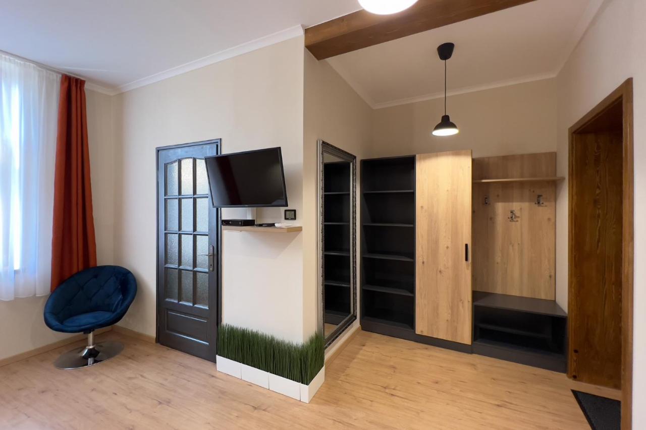 Anova Apartman Gyula Exteriör bild